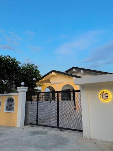 Saen Suk House | ชรินพูลวิลล่าบางแสน Swan Villa Bangsaen Won Beach