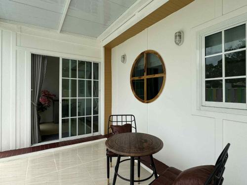 Phan Thong Villa | บ้านสวนแสงหล้า วิลล่า รีสอร์ท