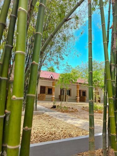 Sirindhorn Hotel | แบมบู รีสอร์ท ช่องเม็ก