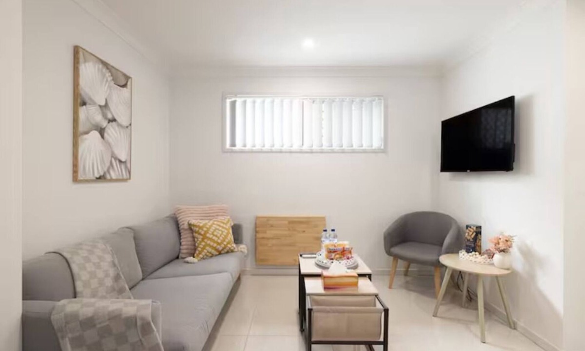 Rocklea Apartment | 1 Bdr Apt w/AC & Kitchen | Parking | 235F1