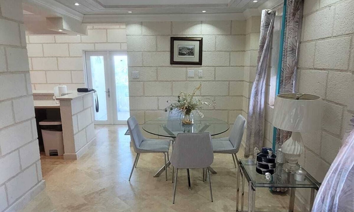 Trents Apartment | 2-bedroom apartment in charming Saint Peter with AC