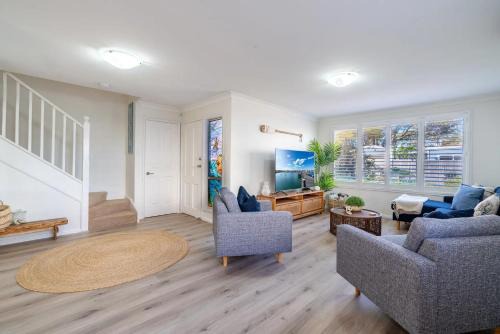 Shellharbour House | 200m to Shellharbour Village - Calm Coastal Townhouse
