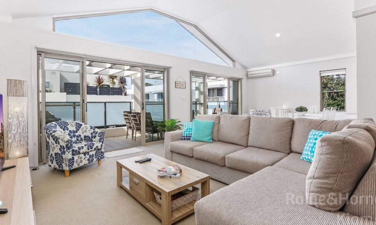 Kiama Apartment | 24/87 Manning St, Kiama · White Waters on Manning