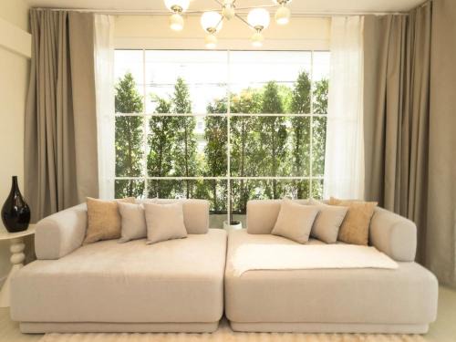 Thung Maha Mek Apartment | 3 Bedrooms for 5 Guests in the Heart of Sathorn