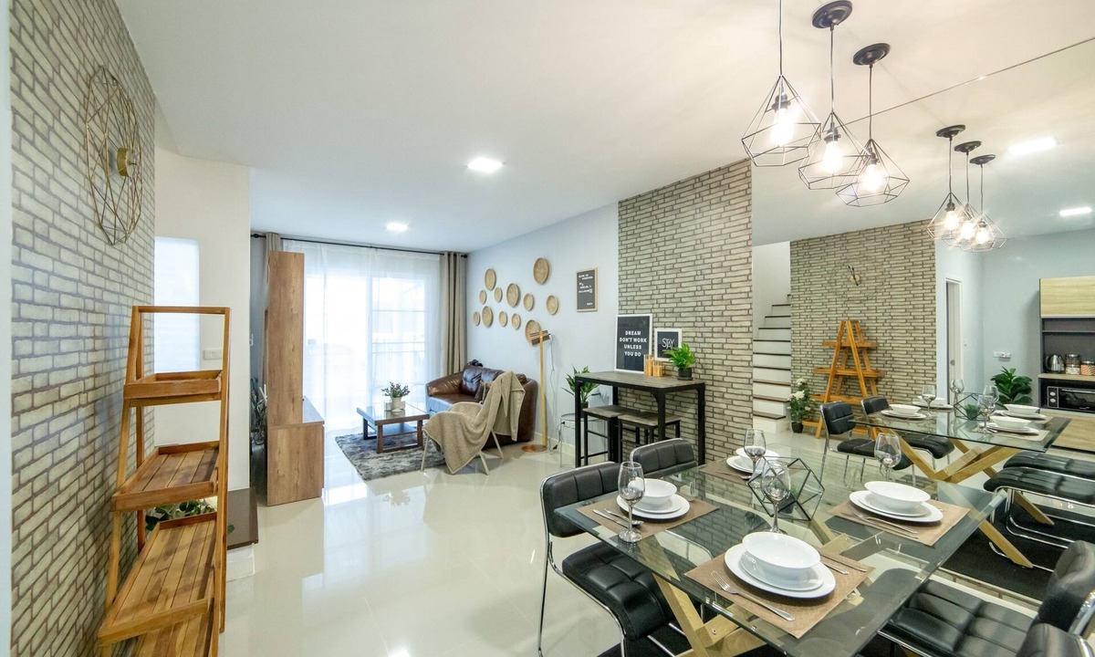 Ban Don Chan House | 3Bd room townhouse near shopping mall and International school + Free parking