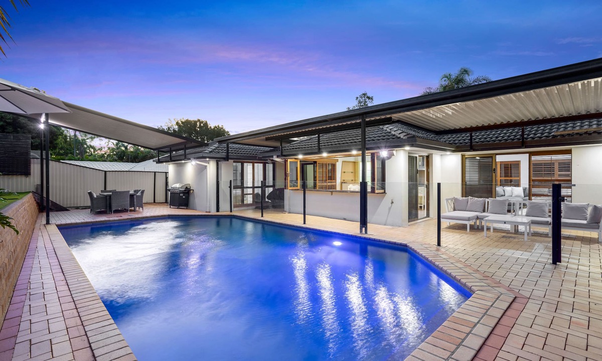 Robina House | 4BR Family Oasis w/Pool Modern and Spacious