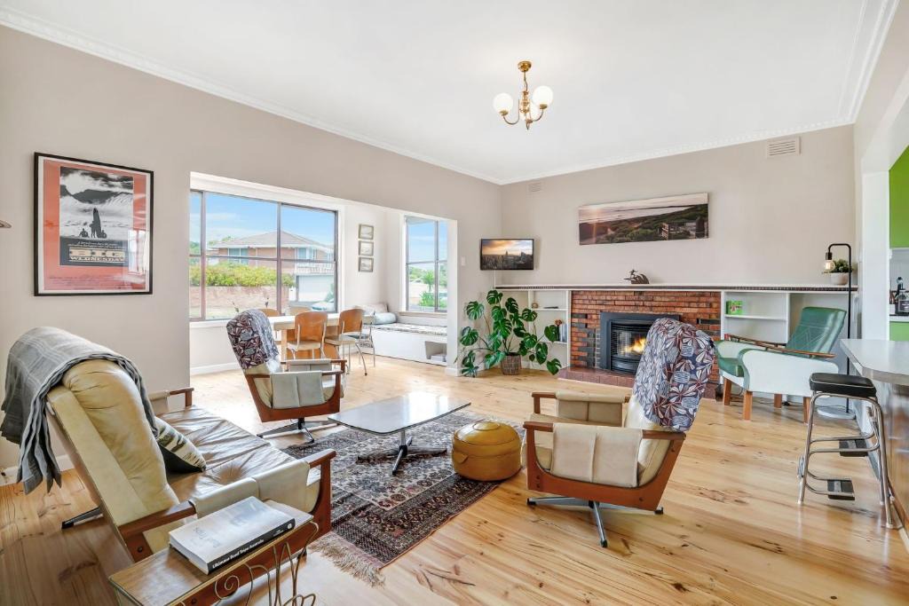 Warrnambool House | A Wave from it All