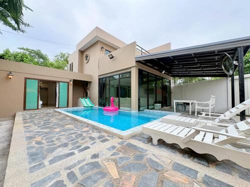 Saen Suk Villa | A1-Mountain View Private Pool Villa-บางแสน