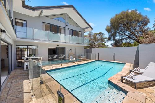 Rosebud House | Absolute Beachfront - Luxury Accommodation in Rosebud