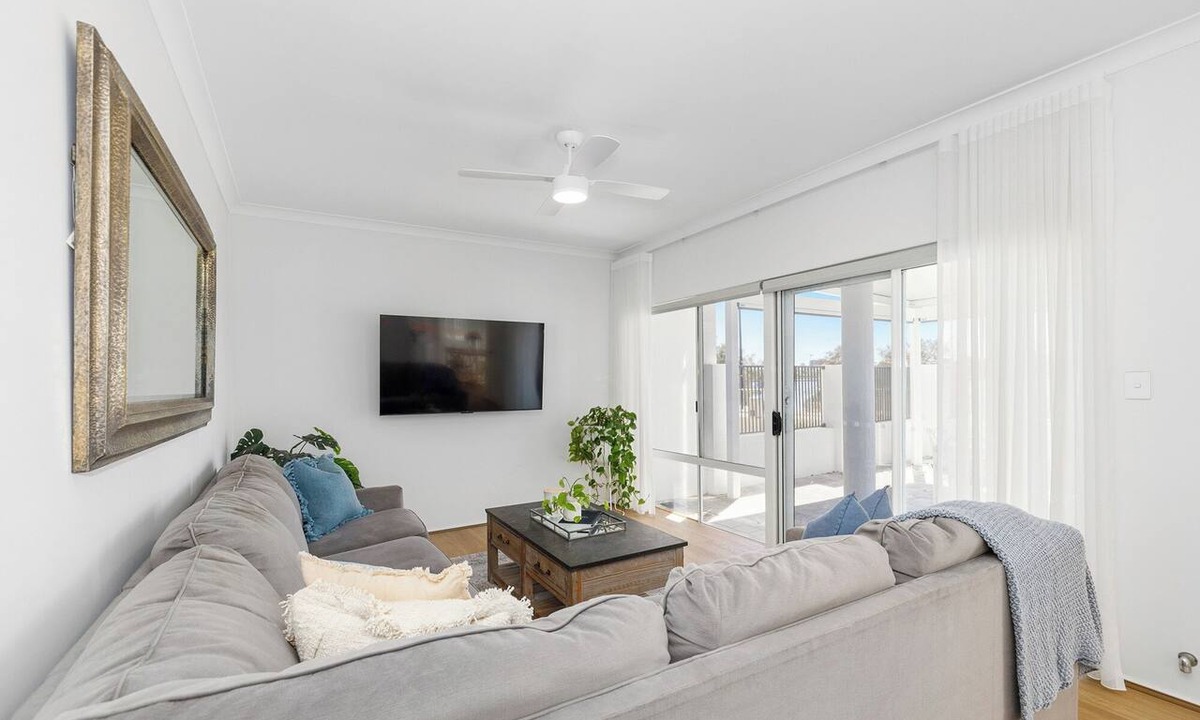 Mount Pleasant House | Absolute Riverfront Retreat | Swan River Views | Sleeps 6