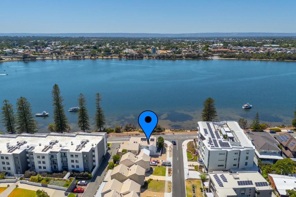 Mount Pleasant House | Absolute Riverfront Retreat Swan River Views