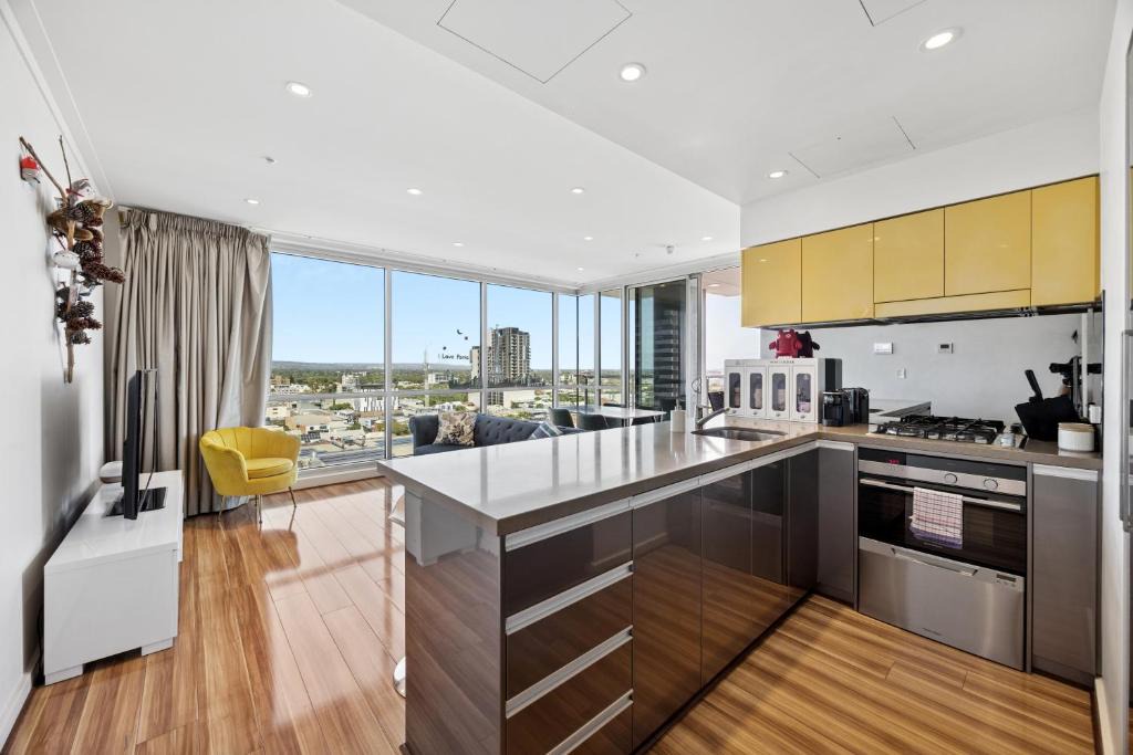 Adelaide Central Business District Apartment | Adelaide Central Skyline Panoramic Suite Three