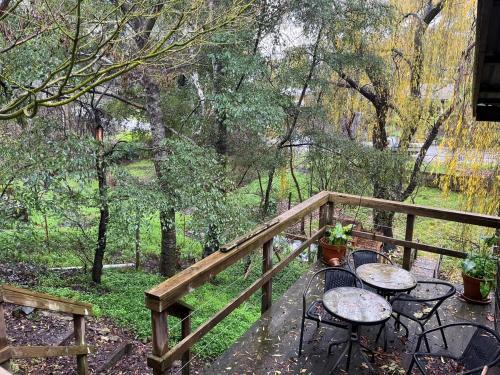 Bridgewater Apartment | Adelaide Hills Creek-Side Retreat