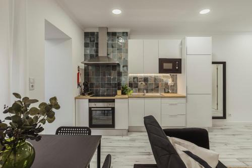 Mina Apartment | Amadora Flat 3