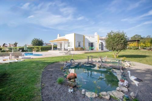 Alpouvar Villa | Amazing villa in Albufeira - Alke Vida