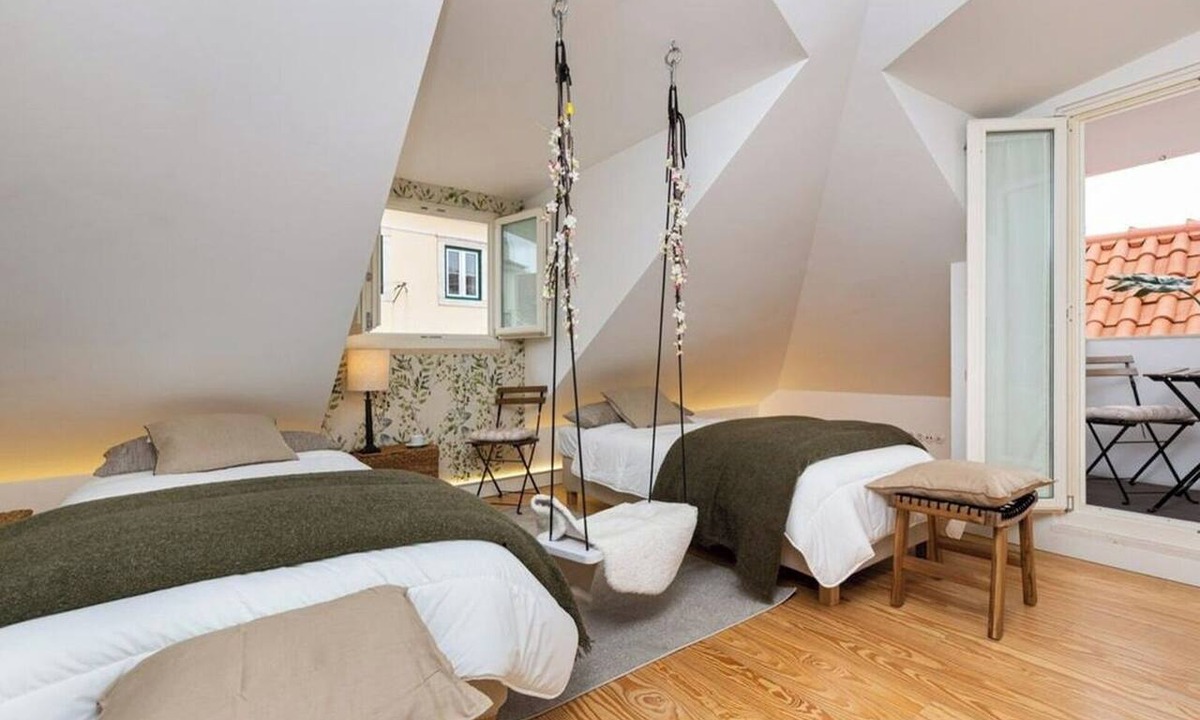 Santo Estevao Apartment | Apartment Downtown Lisbon 3 Bedrooms Balcony