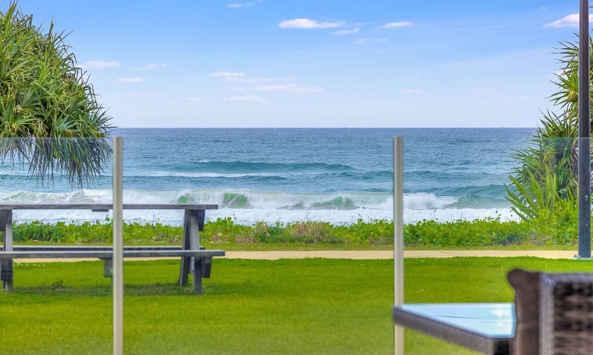 Tugun Apartment | Aqua Solai 1 - Absolute Beachfront Tugun