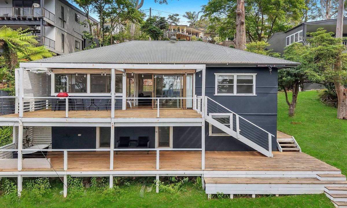 Avoca Beach House | ARDEN RETREAT| pet friendly, wifi| Accom Holidays