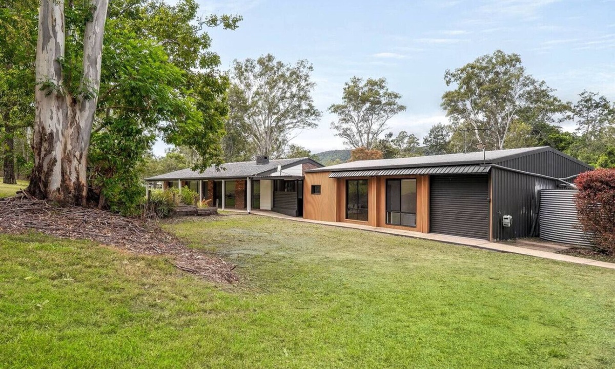 Tamborine House | Arielle`s Hideaway Retreat - Sleeps 12pp