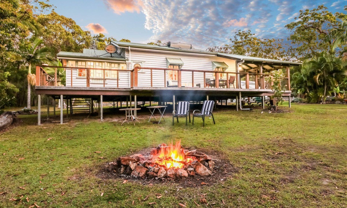 Round Hill House | Ballantines - Bush n beach acreage retreat, off grid property , land for wildlife, boat parking