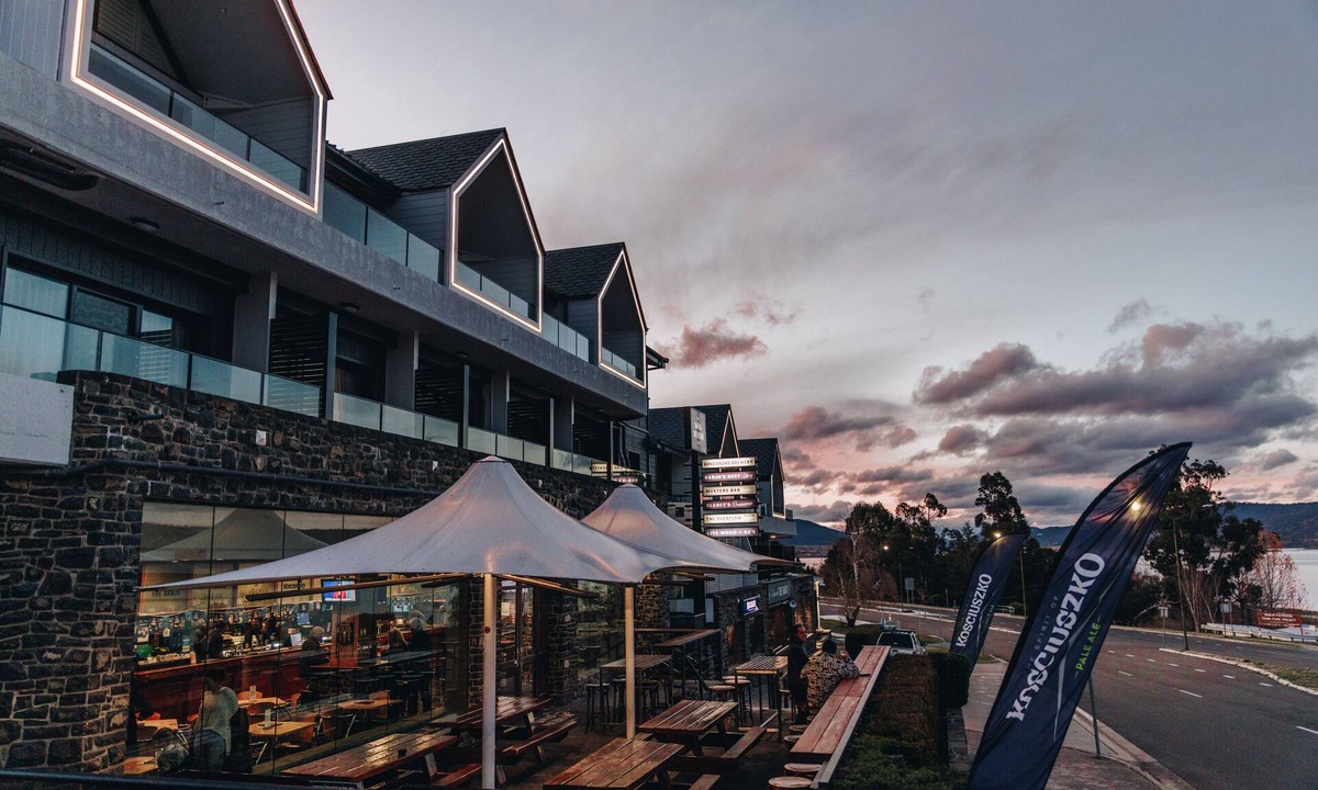 Jindabyne Hotel | Banjo Paterson Inn