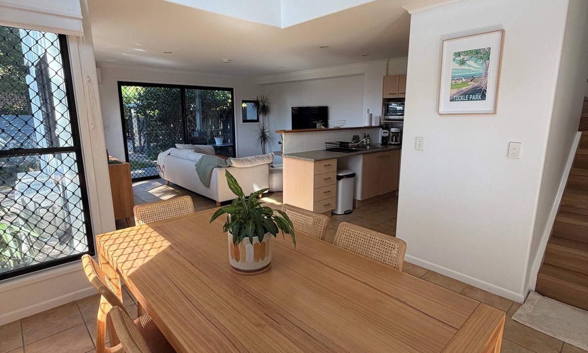 Coolum Beach House | Beach Stay | Walk to the Surf, Café & Shops