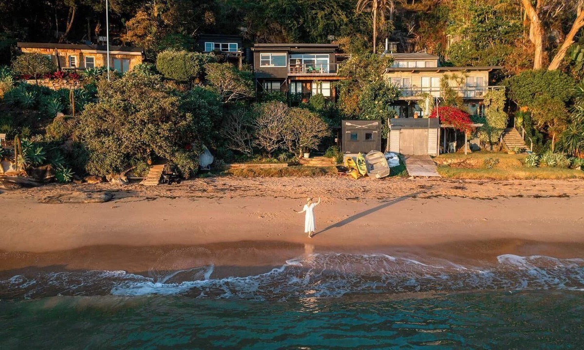 Great Mackerel Beach House | Beachfront Bliss - right on the sand, all tide access, spectacular views