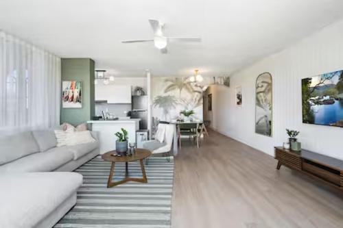 Broadbeach Apartment | Beachfront Bliss 2BR Broadbeach