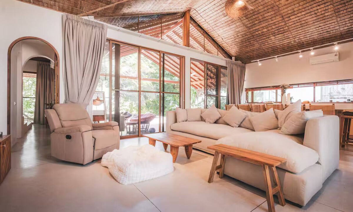 Haad Pleayleam Villa | Beachfront Dream House