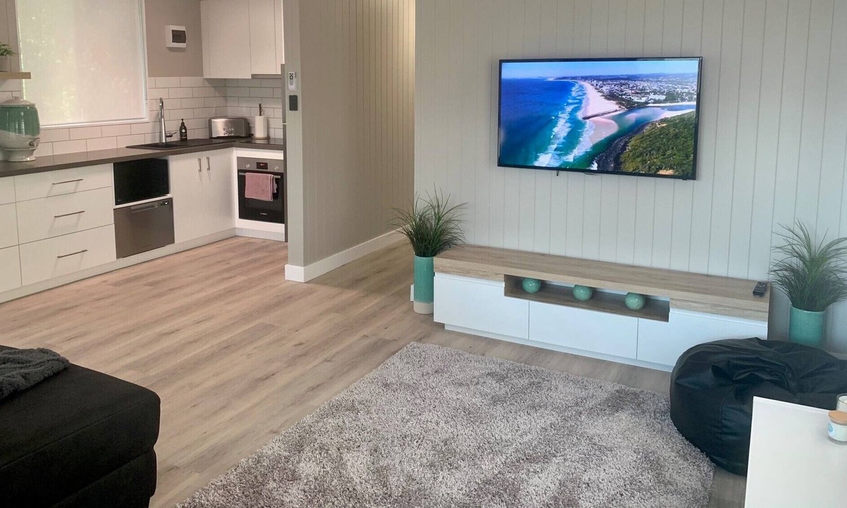 Palm Beach Apartment | Beachside Getaway - Beach Just a Hop, Skip and Jump Over the Road