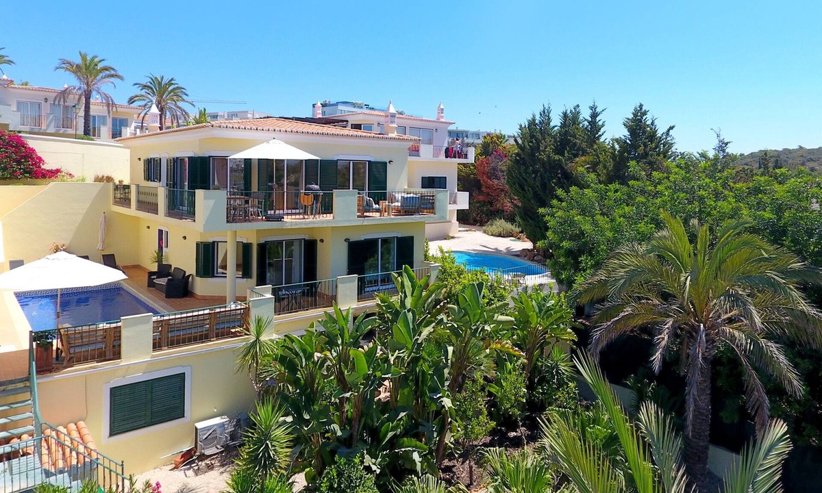 Ferragudo Villa | Beachvilla with private pool & seaview at prime location in Ferragudo Village.