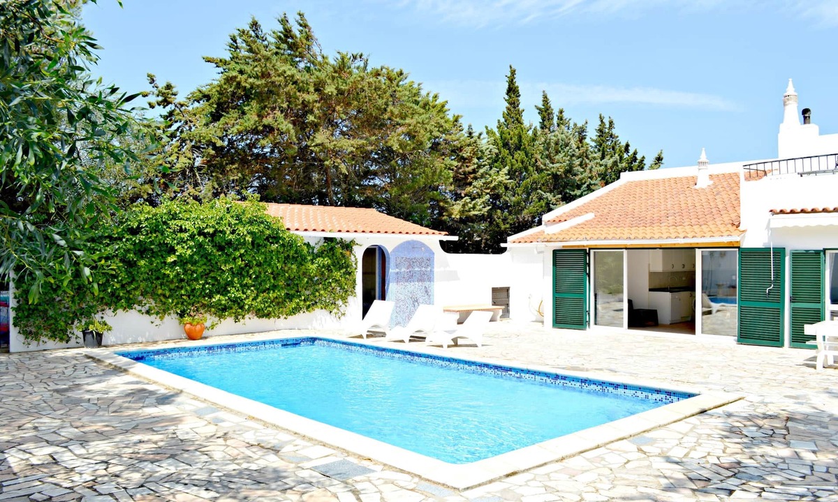 Budens Villa | Beautiful Spacious Villa in 2,5 Acres A/C Heated Pool Nr Golf & Beaches Sleeps 8