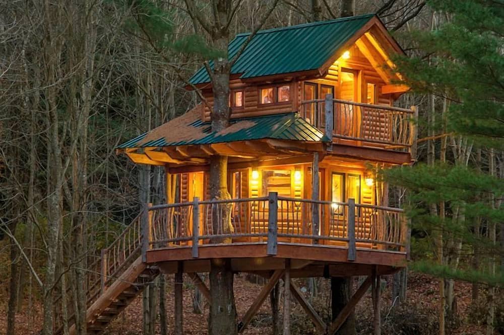 Waterbury Cabin | Beautiful Two-Story Tree House in the Green Mountains, Vermont, New England