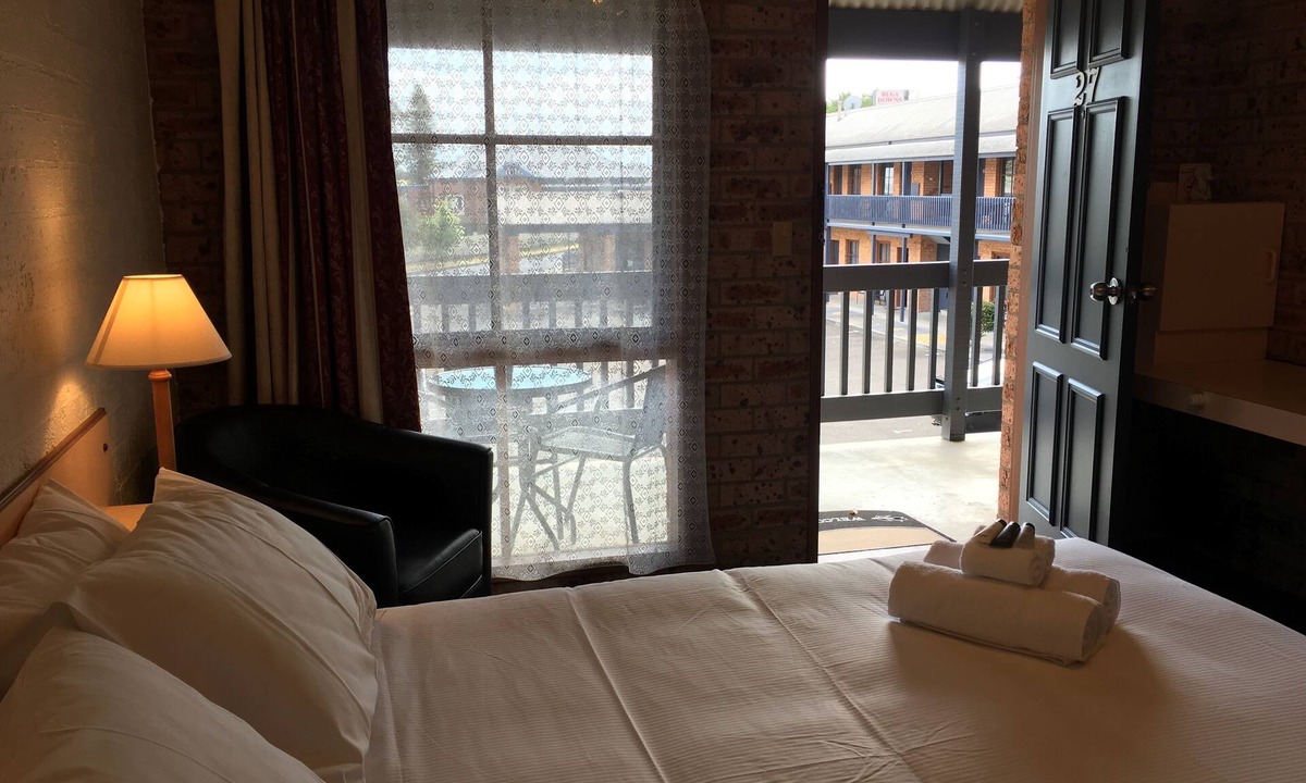 Bega Hotel | Bega Downs Motor Inn