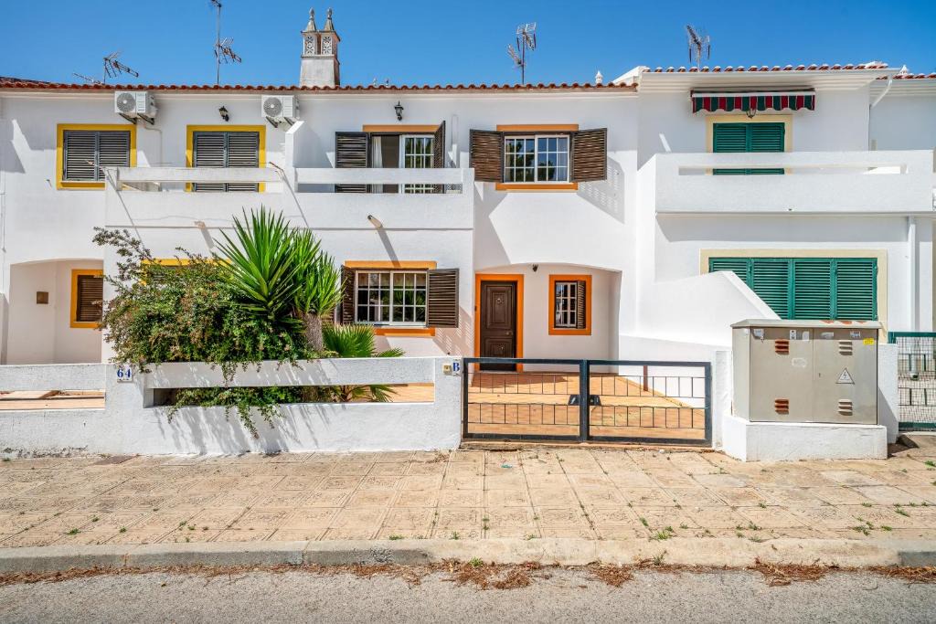 Retur House | BeGuest Margarida Beach House