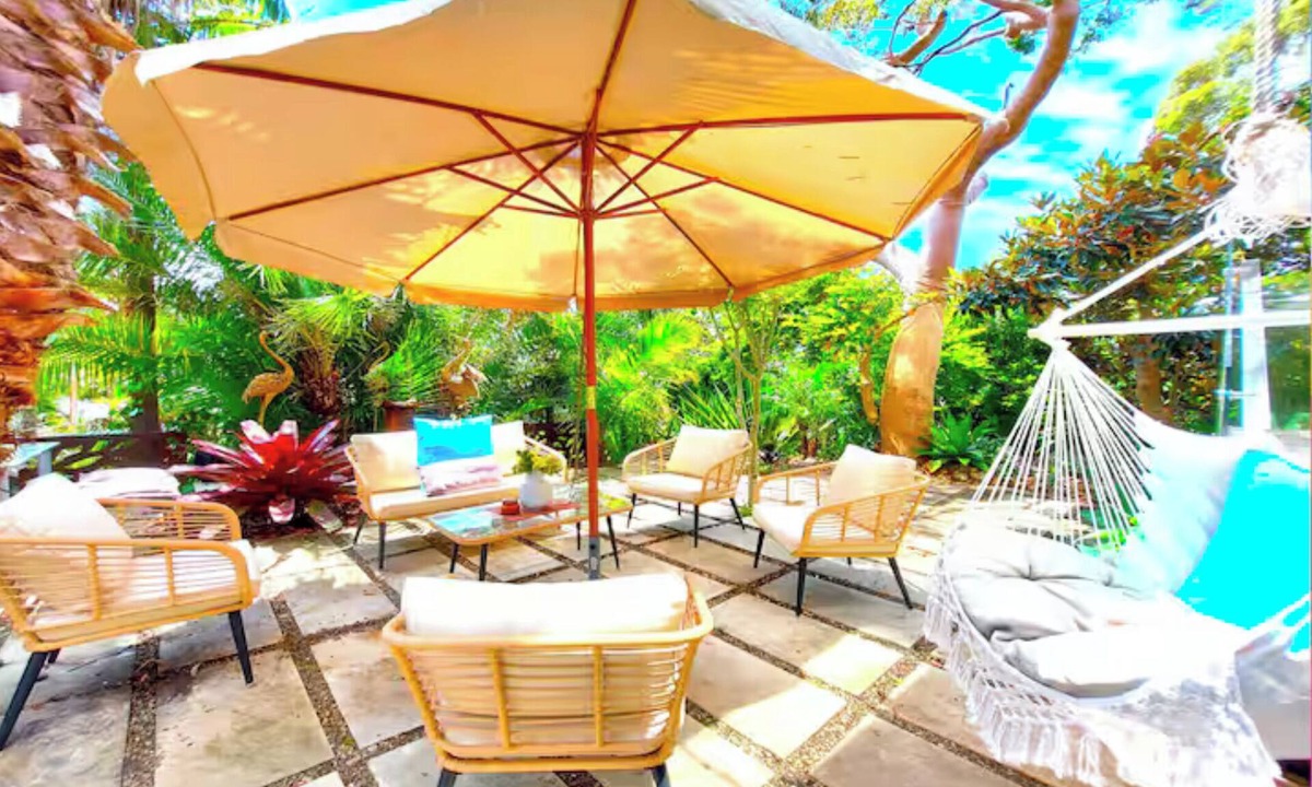 Palm Beach House | Best Getaway at Famous Palm Beach! 4 Sleeps. Private. Ocean side! Walk to beach!