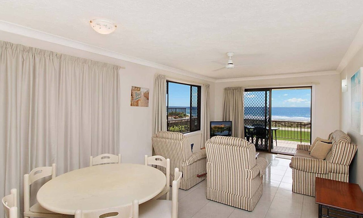 Bilinga Apartment | Bilinga Beach 4 - Absolute Beachfront
