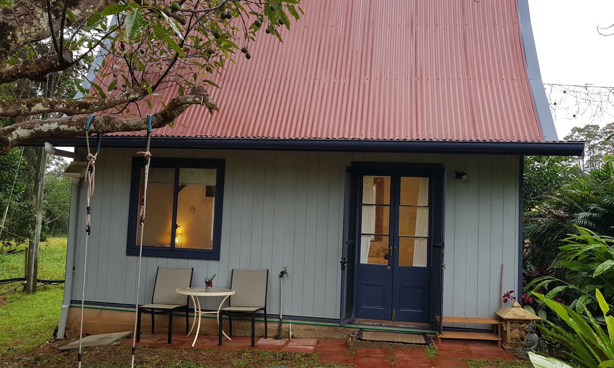 The Pocket Cabin | BIRDSONG: Cute Cabin in nature in Byron Bay Hinterland. 12mins to beach!