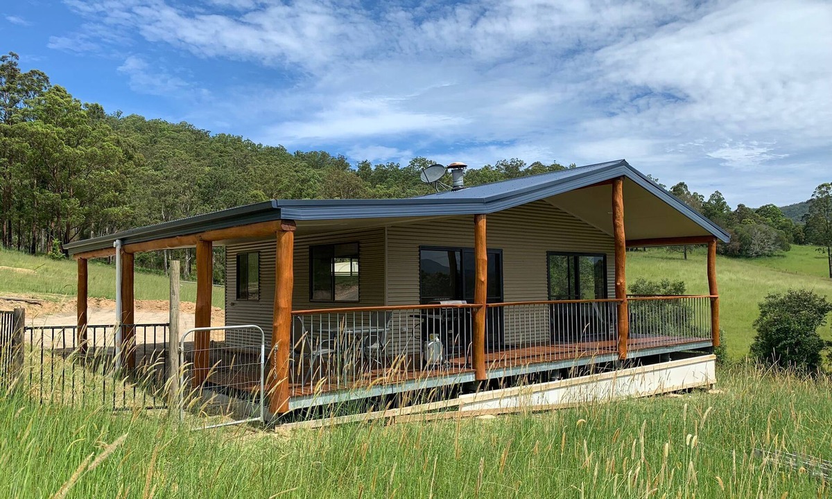 Ellenborough Cottage | Blackbutt Farmstay Cottage