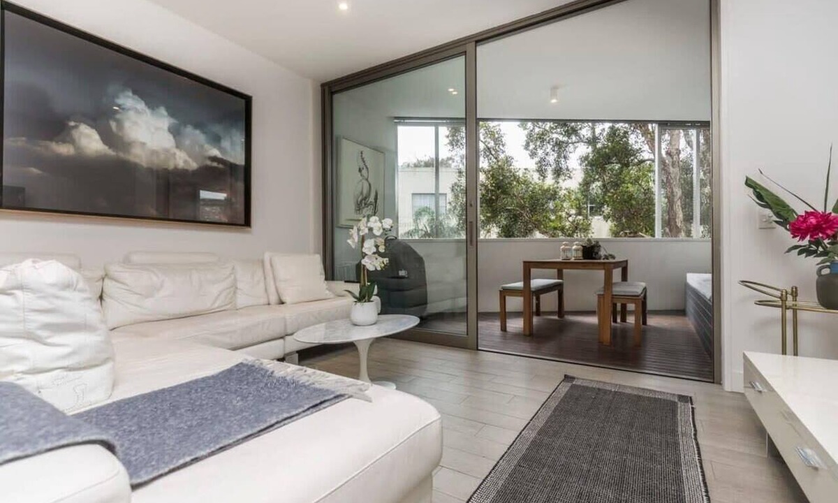 Bondi Beach Apartment | Bondi Beach Lux Apartment with Private Patio