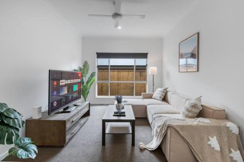 Park Ridge House | Brand New Convenient Family Home with Workspace