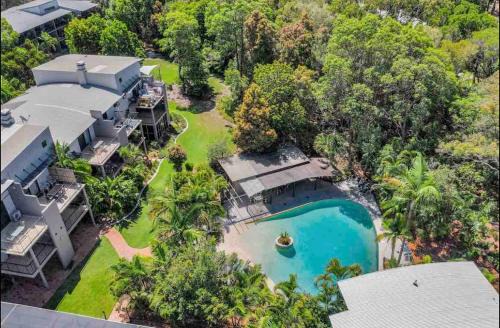 Rainbow Beach Apartment | Bright and spacious 2-Bed beach resort apartment