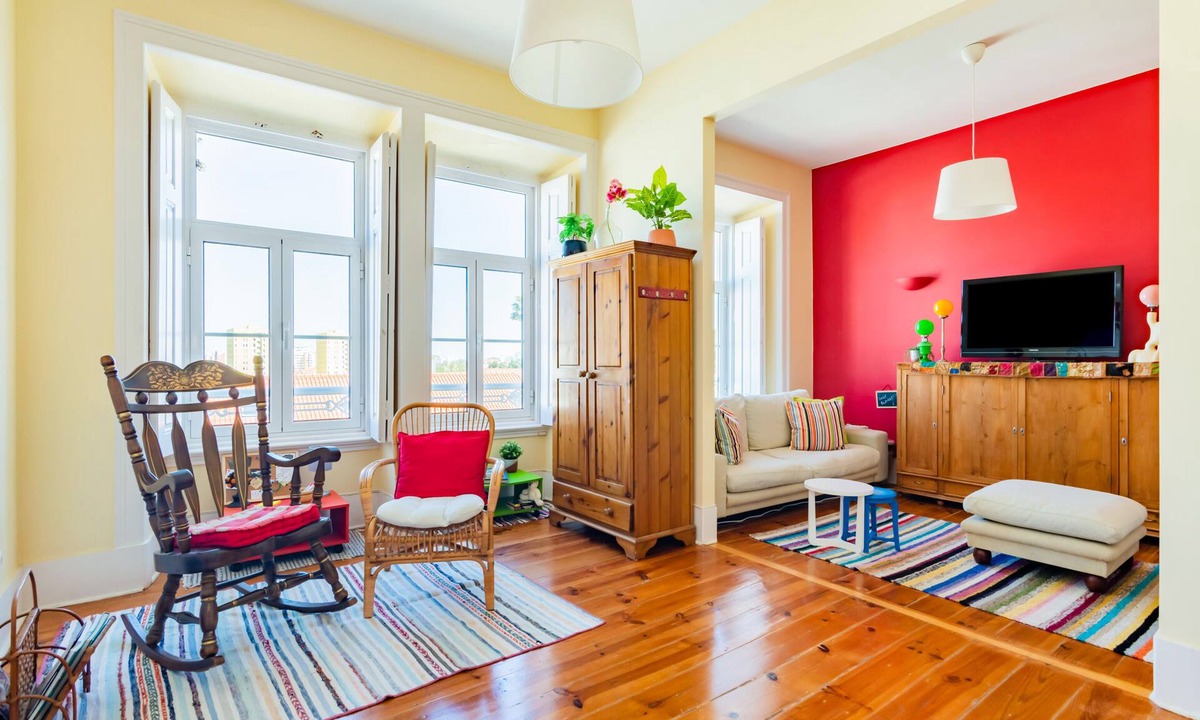 Santa Engracia Apartment | Bright & Beautiful Top Floor Graça