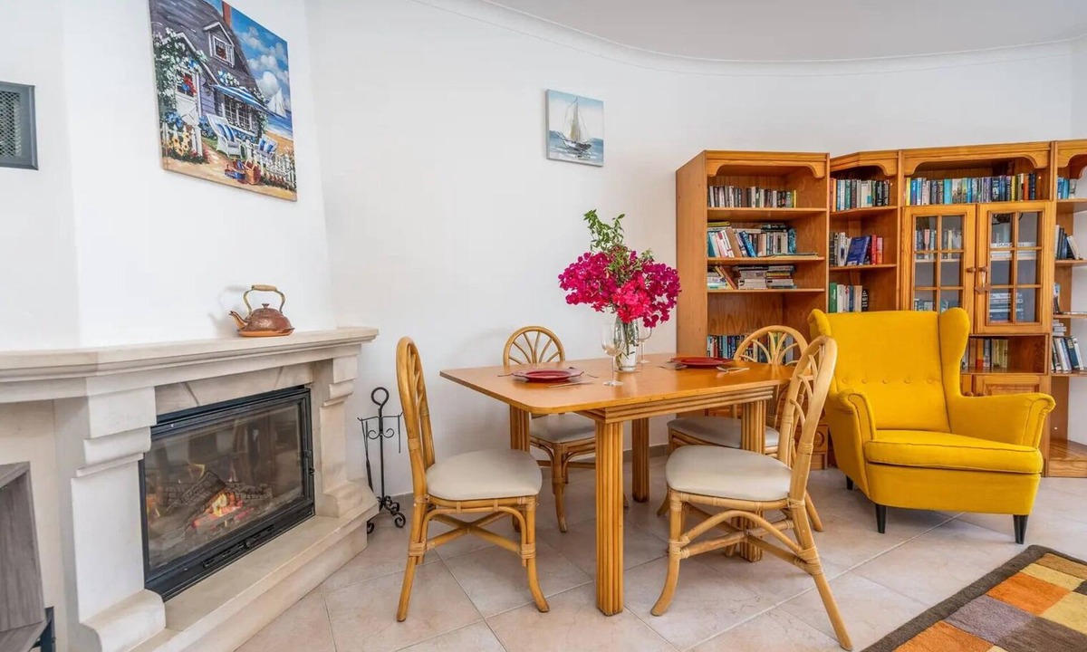 Lagos Apartment | Bright, spacious apartment in central area of Lagos
