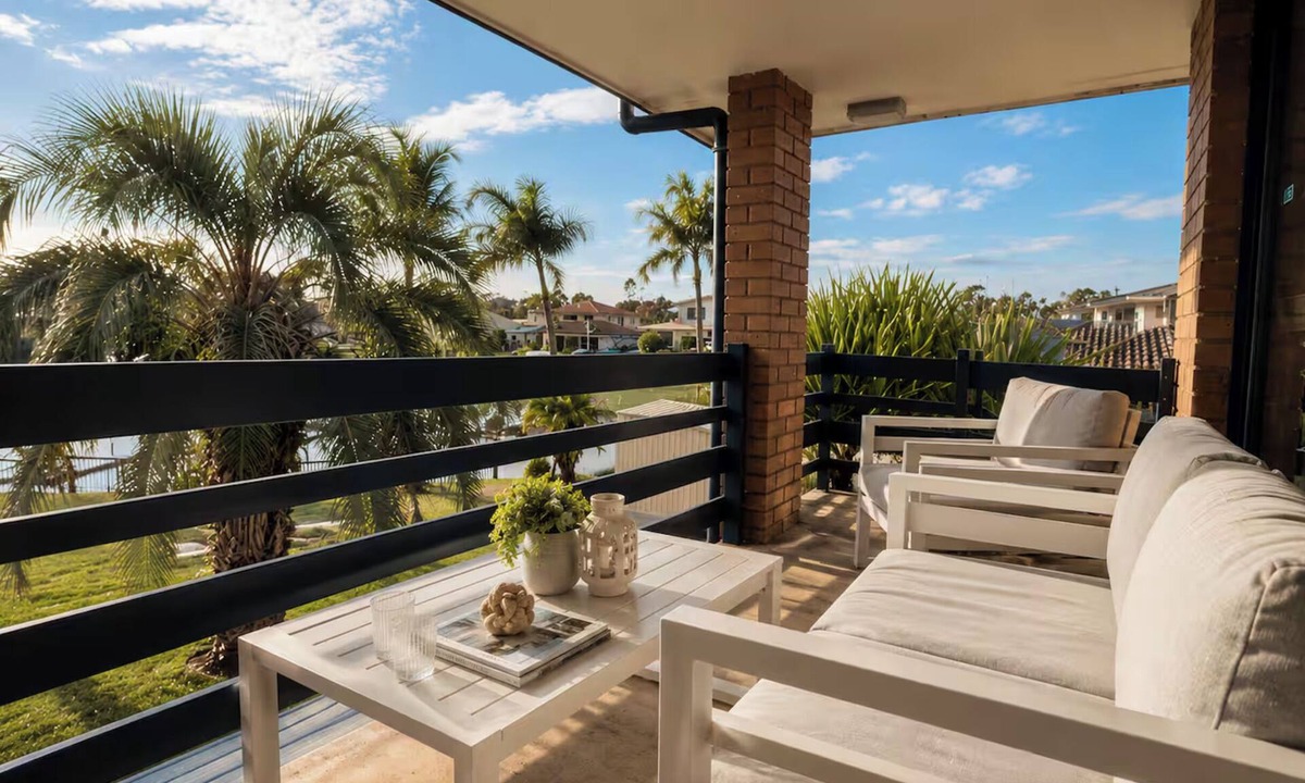 Runaway Bay House | Broadwater Paradise – Canal Views & Beaches