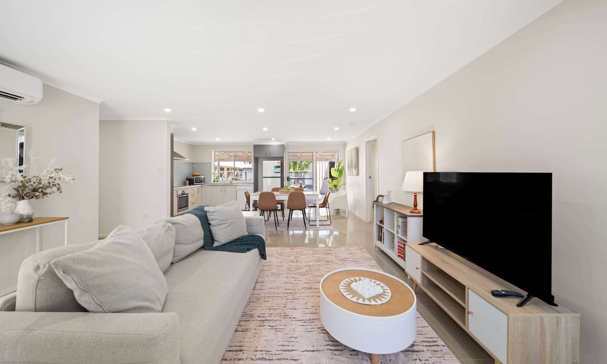 Buddina House | Buddina Bliss: Pet-friendly Retreat by the Beach