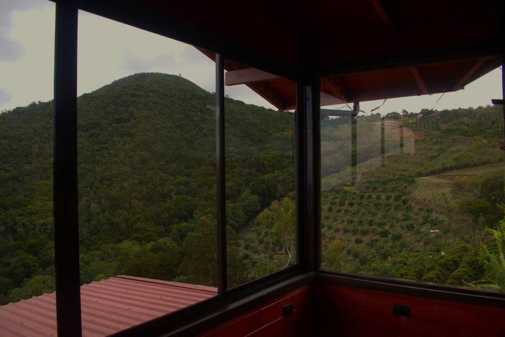 Canton Tarrazu Cabin | Cabaña Vista La Roca