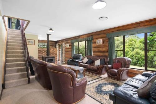 Canobolas House | Canobolas Mountain Four-Bedroom Log Cabin