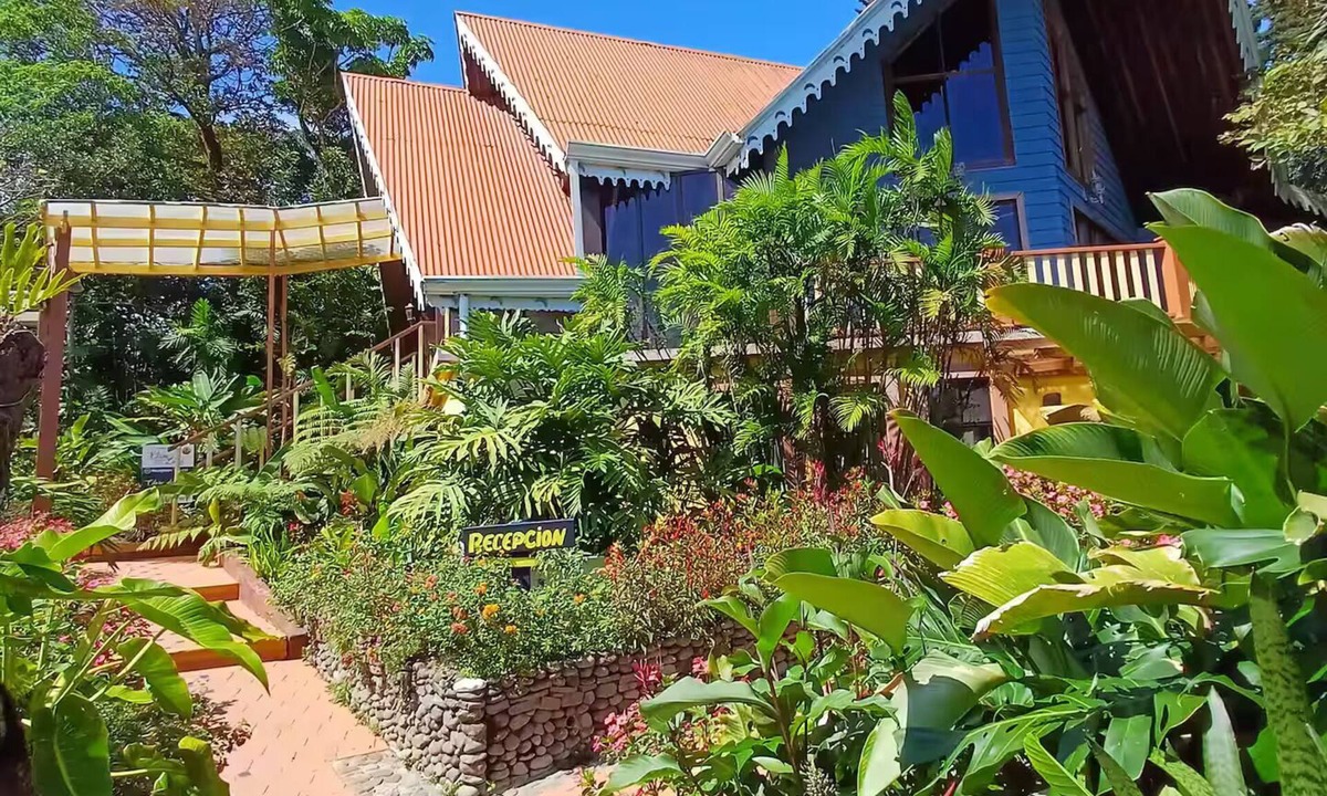Santa Elena House | Casa Claro de Luna - Five Bedroom House.