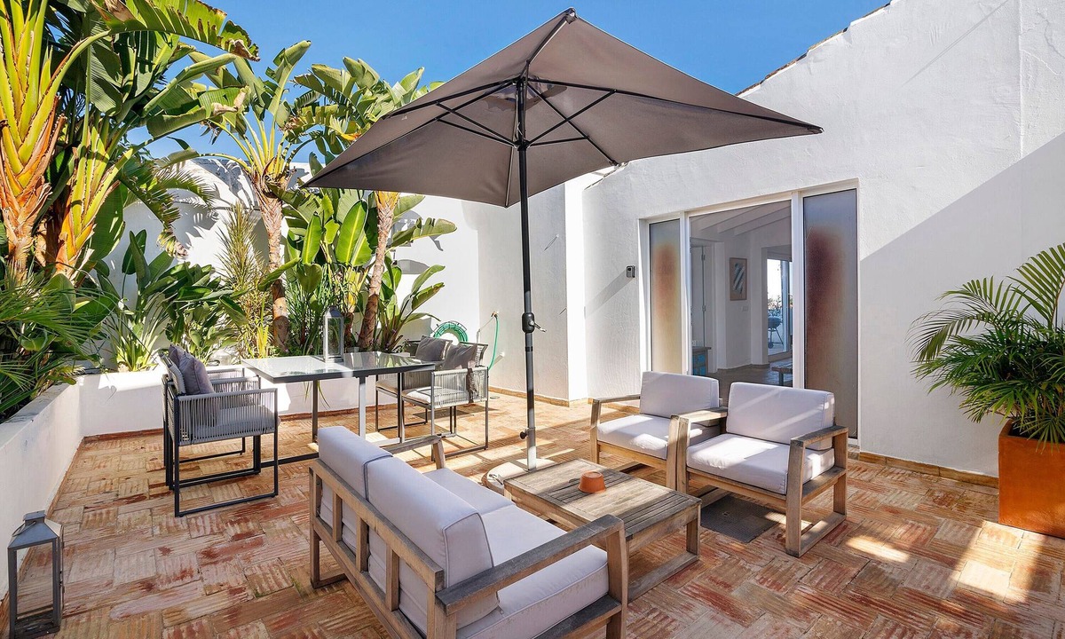 Vila Real Santo Antonio Cottage | Casa Papaya: Country House with Sea View, Wi-Fi, and Air Conditioning
